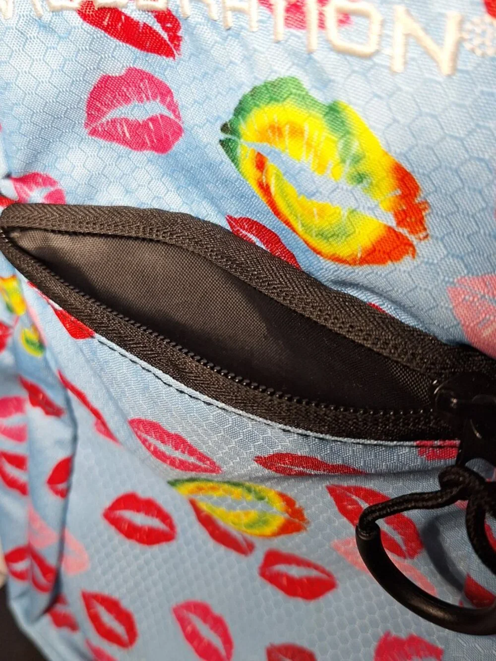 Vibedration Hydration Backpack w/o bladder - Blue with Red+ Kisses - Used